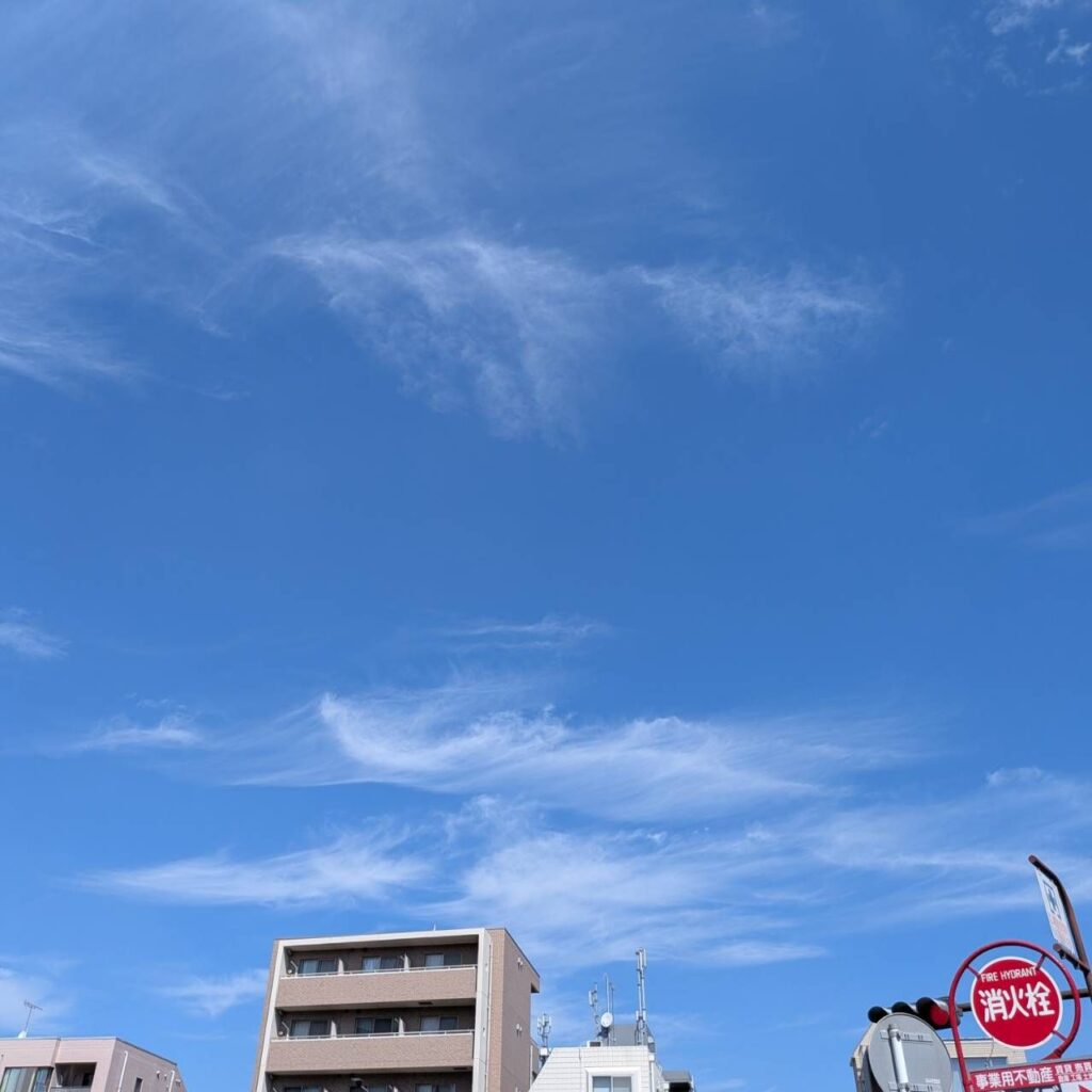 スポーツの日の晴れた秋空